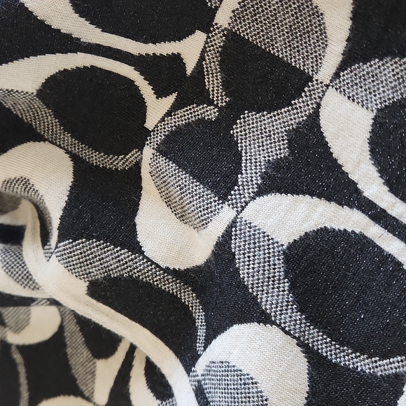 NWT Coach Tonal Signature Wool Knit Scarf 🖤🧣 - Picture 5 of 13
